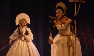 «Мертвые души» в Омске «оживили» костюмами