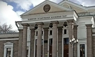 «Собачьим сердцем» начались в Омске гастроли Челябинского молодежного театра