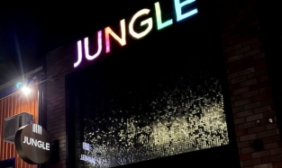 В Омске временно закрыли популярный караоке-клуб