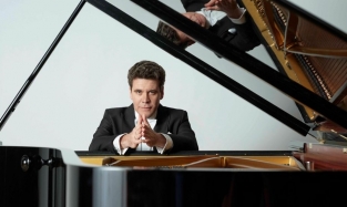 Знаменитый Денис Мацуев презентует омичам новое поколение звезд классической музыки