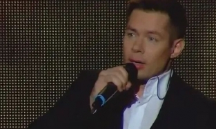 Стас Пьеха в популярном телешоу перепел песню об Омске в стиле ретро