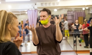 Игорь Григурко, известный спец по пластике, ставит "Вия" в Омском музтеатре