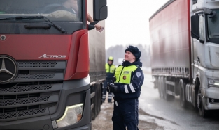 Несут службу на трассе: омское управление МВД поздравило спецбатальон ГИБДД (ФОТО)