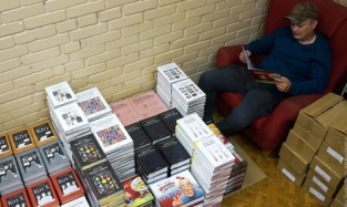 Артемий Лебедев подарит омичам книги из своей коллекции