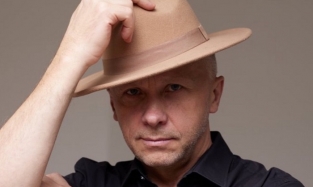 Омский дизайнер: "А не пошли бы вы в ...театр!"