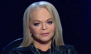У Ларисы Долиной снова дела с адвокатом: он ее в театр позвал