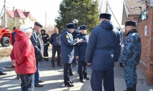 Омичке из элитной "Долины нищих" пригрозили продажей машиноместа за долги по газу