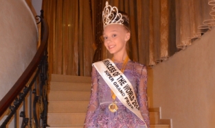 Юная омичка завоевала титул «Принцесса мира-2014», а её мама стала «Королевой мира»