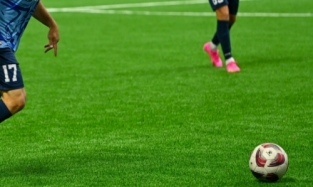 Взялся- ходи: вратарь омского «Иртыша» передержал мяч и пропустил гол