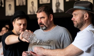 Закулисье: в Омском «Пятом театре» показали, как идут репетиции премьеры (ФОТО)