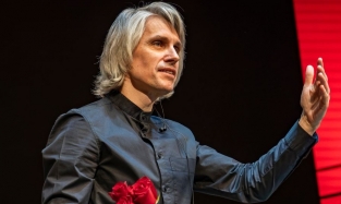 Высокое звание настигло главдира Омского симфонического оркестра