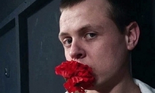 Выпускник Омского колледжа культуры стал режиссером в одном из старейших театров страны
