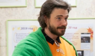 43-летняя кинозвезда Максим Матвеев возвращается в театр ради пения