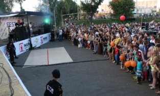 Омичи сыграют рок для украинских беженцев