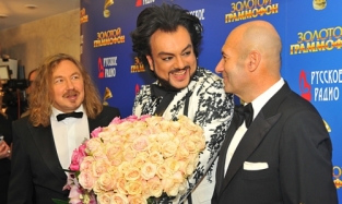 Гламурные принцы и улыбки на миллион: как прошла церемония вручения премии «Золотой граммофон»