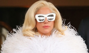 Папарацци выяснили, что скрывает Леди Гага