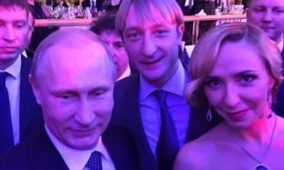 Путин сделал селфи с олимпийскими чемпионами