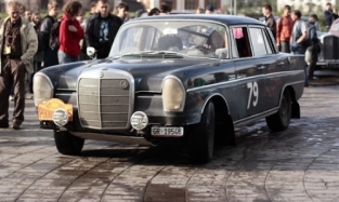 В Омске развернулась настоящая парковка раритетных машин