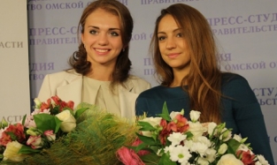 Канаева и Дудкина выступили в платьях от Алены Ахмадулиной