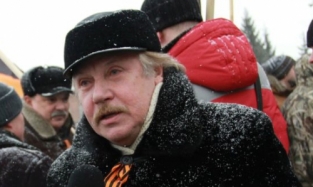Актер Алексеев едва не опоздал на репетицию, придя на митинг «антимайдана»