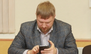 Малькевич активно отправлял СМС на официальном мероприятии 