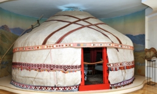 Аким Северо-Казахстанской области подарит дорогостоящую юрту Краеведческому музею