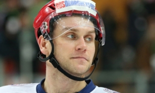 Хоккеиста Евгения  Бирюкова прооперировали после перелома челюсти