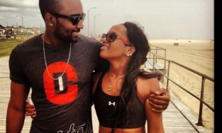 Дочь Уитни Хьюстон обручилась со своим братом 