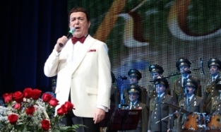 Кобзон прилетел в Луганск, поддержать население песнями