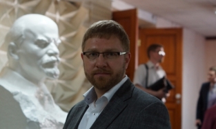 Пиарщик Малькевич позирует на фоне «политтехнолога» Ленина 
