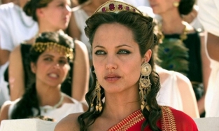 Анджелина Джоли замахнулась на русскую царицу