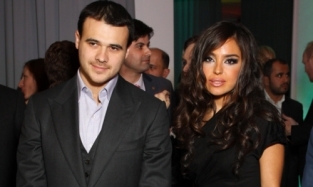 Бывшая супруга певца Эмина в третий раз стала мамой