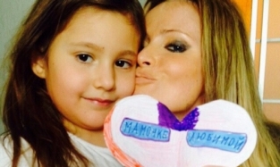Борисова сделала своей семилетней дочери окрашивание