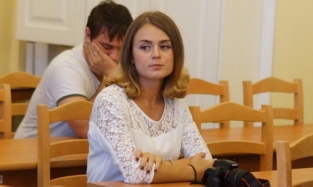 Члены омского облизбиркома едва не свернули шеи при появлении пресс-секретаря Зелинского 