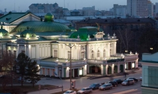 В Омской драме ликвидировали недостаток «штанов»