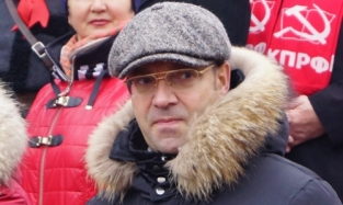 На митинге 7 ноября Денисенко предпочел куртку Русского географического общества 
