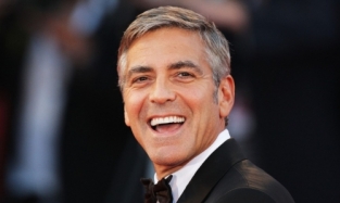 Джордж Клуни отобедал в кафе для бездомных