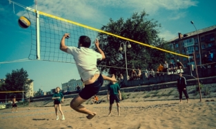 В Омске прошел турнир по пляжному волейболу