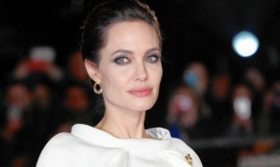 Анджелина Джоли подогрела слухи о разводе