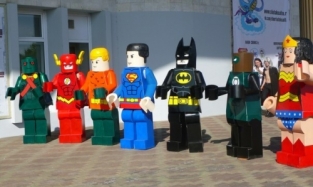 Омичи превратились в персонажей LEGO