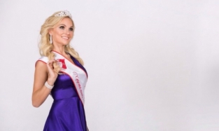 Роскошная блондинка Ланге продолжит дело омички Дороговой в Екатеринбурге