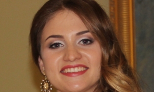 Изящная студентка омской Шебалинки получила «Янтарного соловья» за «Красивые глазки»