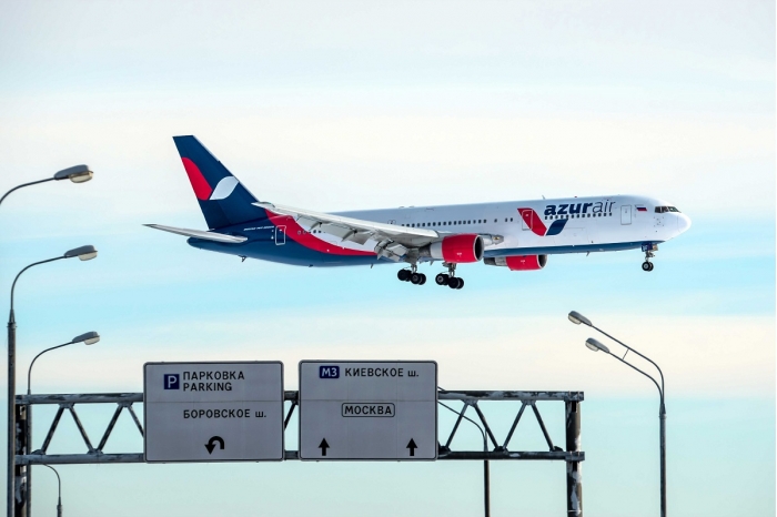www.azurair.ru