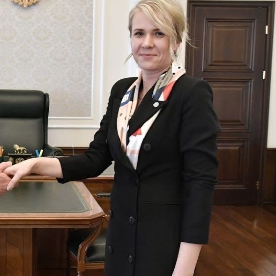 Платье-жакет предпочла для представления губернатору новый босс омского ...