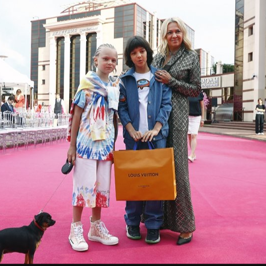 «Я не дарю фигню»: Яна Рудковская поздравила 12-летнего сына Киркорова сумкой ...