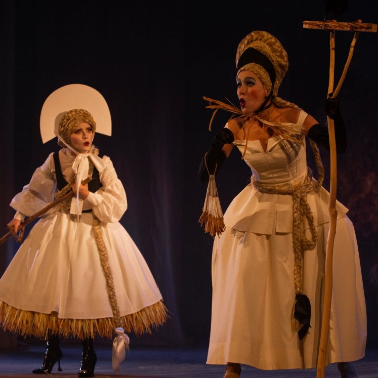 «Мертвые души» в Омске «оживили» костюмами