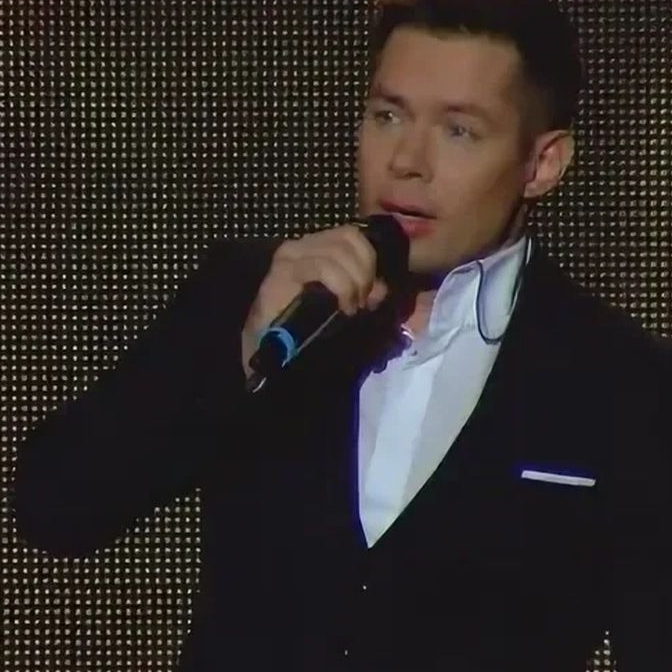 Стас Пьеха в популярном телешоу перепел песню об Омске в стиле ретро