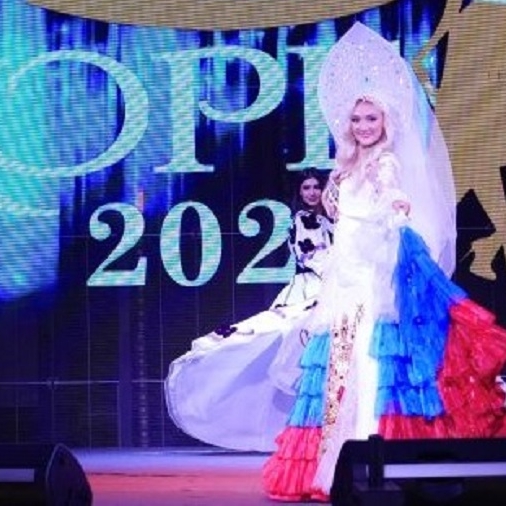 Дочь мороженщицы из Омска покоряла иностранцев триколором и кокошником