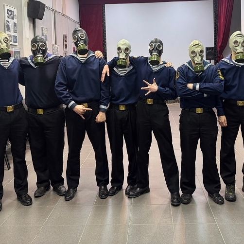 Омские речники в противогазах: в Доме кино провели патриотический квест