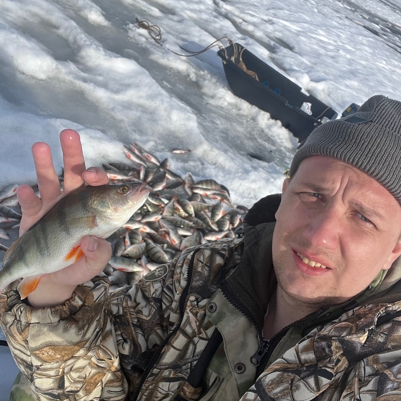 Омские рыбаки спешат насладиться последними днями зимнего сезона